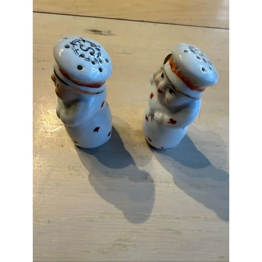 vintage ceramic salt and pepper shakers chef and a baker Japan 1950s.